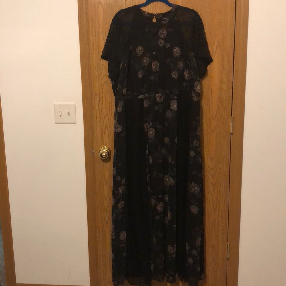 Rose print with lace keyhole maxi dress